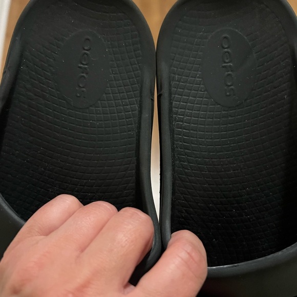 OOFOS Black Slide Sandals SIZE 40 (9 women’s) - Picture 9 of 9